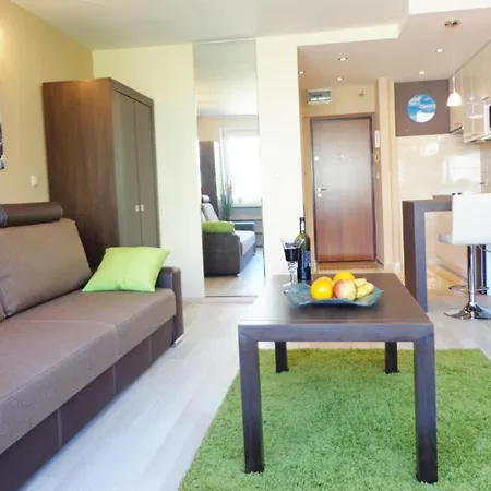 Apartment Central Yet Quiet Warsaw